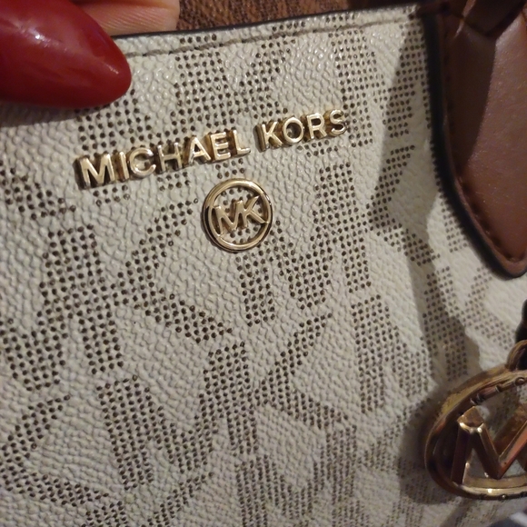 Michal Kors Bag & Wallet set - Picture 3 of 11